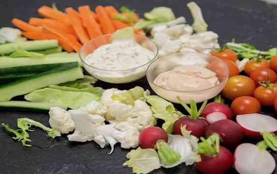 Petit Plateau (2-3pers.) légumes-dip & sauces